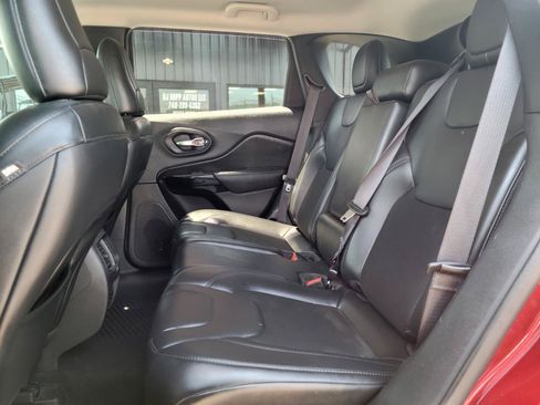Used 2020 Jeep Cherokee Latitude Plus AWD/4WD image 13