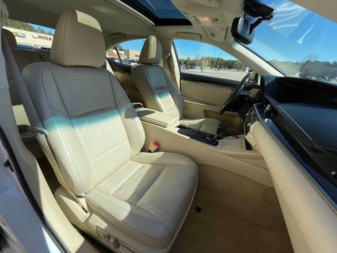 Used 2014 Lexus ES 350 w/ Luxury Package FWD image 23