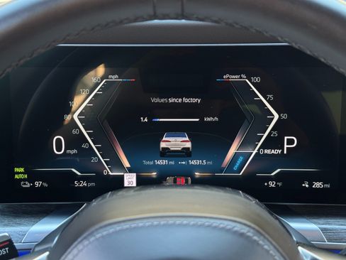 Used 2024 BMW i7 xDrive60 AWD/4WD image 21