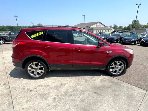 Used 2016 Ford Escape SE w/ Equipment Group 201A image 4