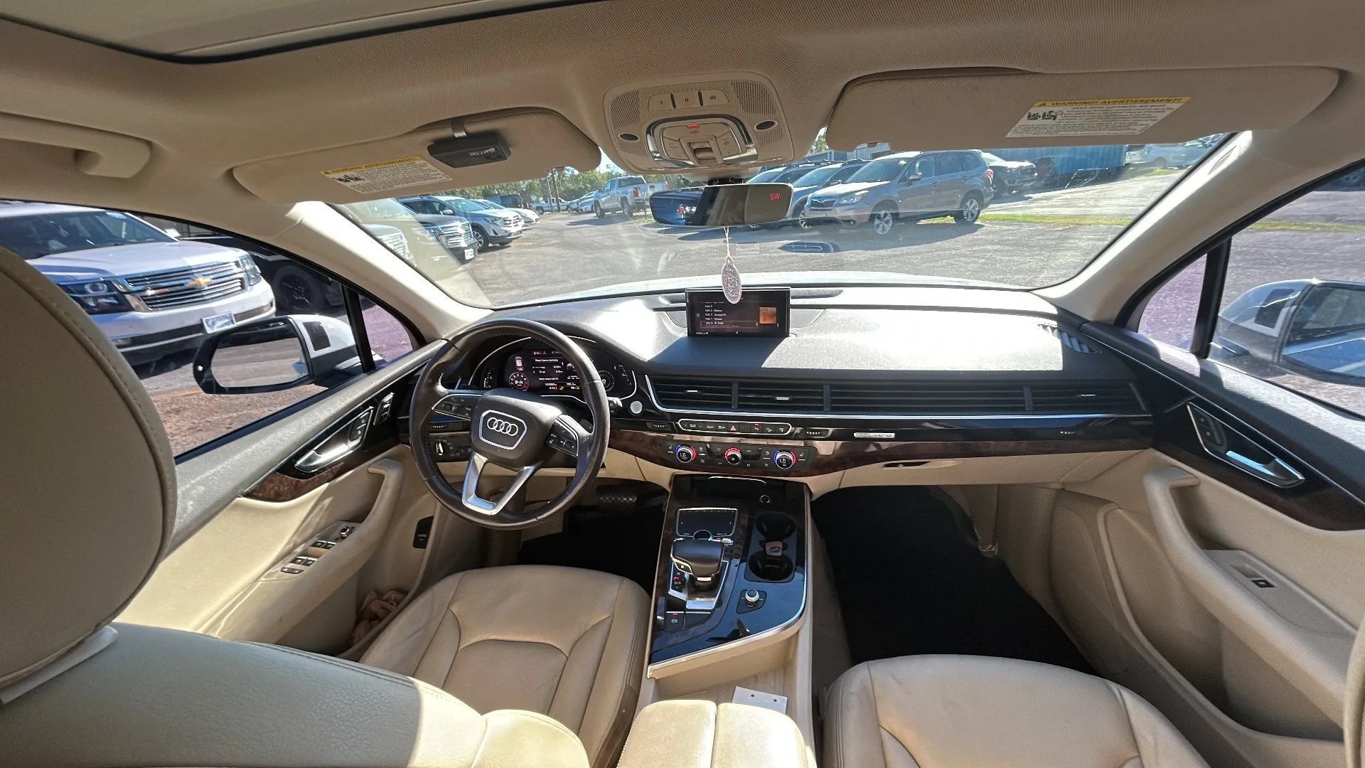 Used 2017 Audi Q7 3.0T Premium Plus w/ Premium Plus Package AWD/4WD image 9