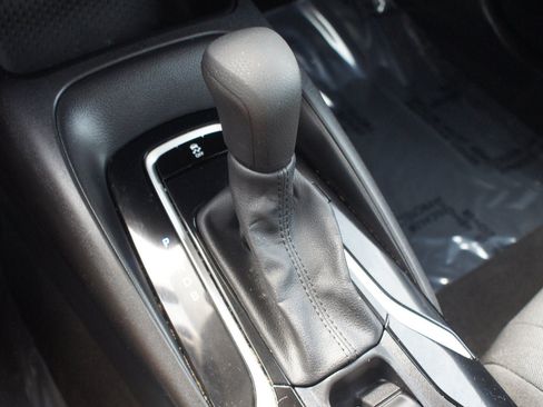 Used 2021 Toyota Corolla LE w/ Carpet Mat Package (TMS) FWD image 9