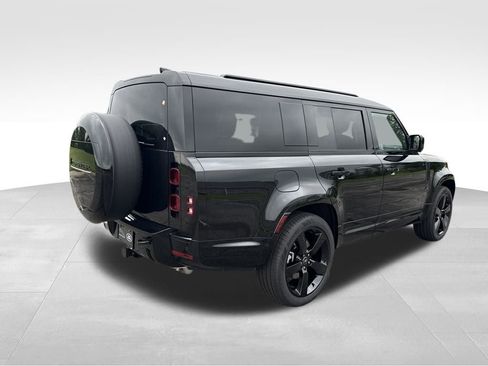 Used 2025 Land Rover Defender 130 X-Dynamic SE image 7