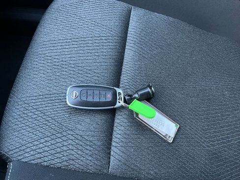 Used 2025 Nissan Rogue SV image 21