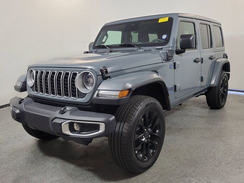 Used 2025 Jeep Wrangler Unlimited Sahara w/ Safety Group image 3