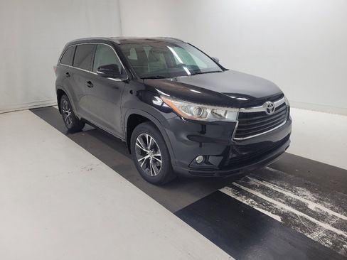 Used 2016 Toyota Highlander XLE AWD/4WD image 13