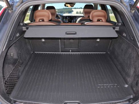 Used 2021 Volvo XC60 T5 Momentum w/ Advanced Package image 35