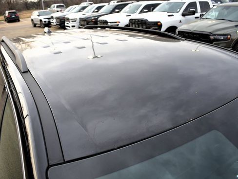 Used 2024 GMC Acadia Elevation image 8