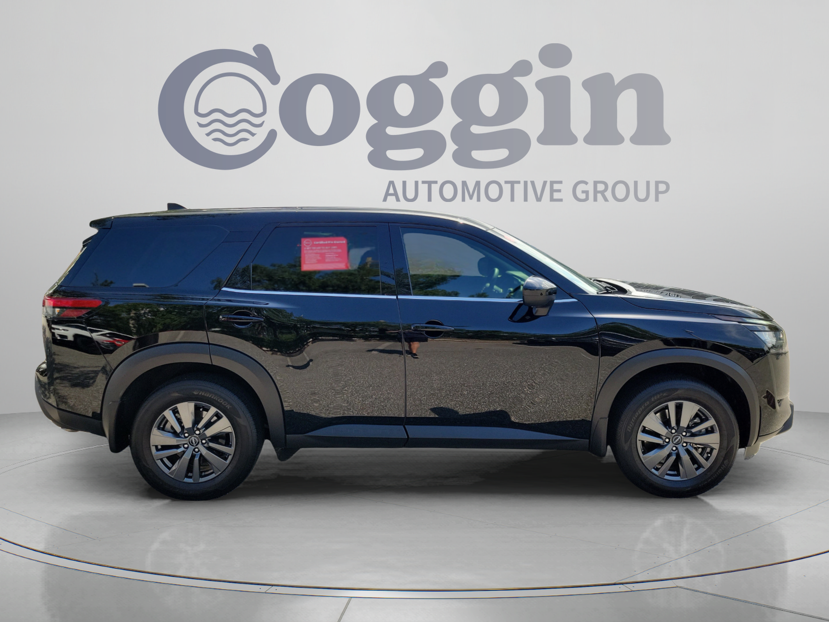 Certified 2025 Nissan Pathfinder S FWD image 4