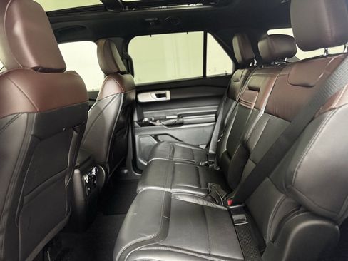 Used 2022 Ford Explorer Platinum image 24