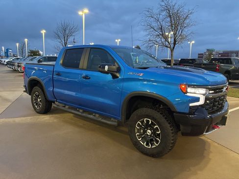 Used 2025 Chevrolet Silverado 1500 ZR2 w/ Technology Package image 5