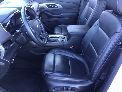 Used 2023 Chevrolet Traverse LT image 7