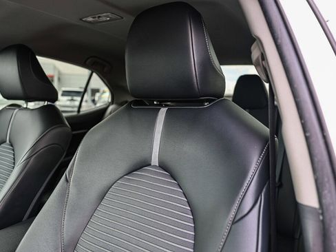 Used 2023 Toyota Camry SE w/ Cold Weather Package image 15