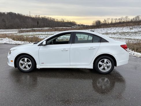 Used 2016 Chevrolet Cruze LT image 2