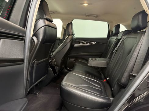 Used 2023 Lincoln Nautilus FWD w/ Premium Package image 17