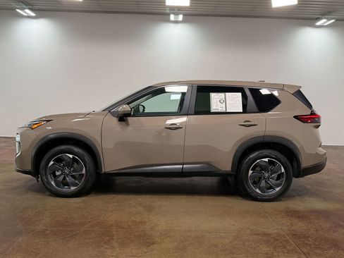 Used 2025 Nissan Rogue SV AWD/4WD image 27