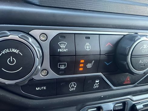Used 2020 Jeep Gladiator Sport w/ Quick Order Package 24S AWD/4WD image 17