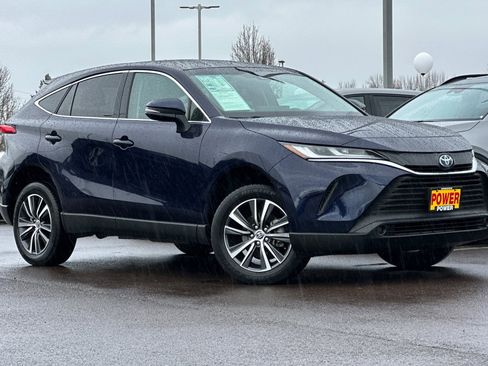 Used 2024 Toyota Venza LE image 2