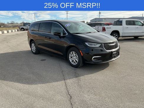 New 2026 Chrysler Pacifica Select image 1