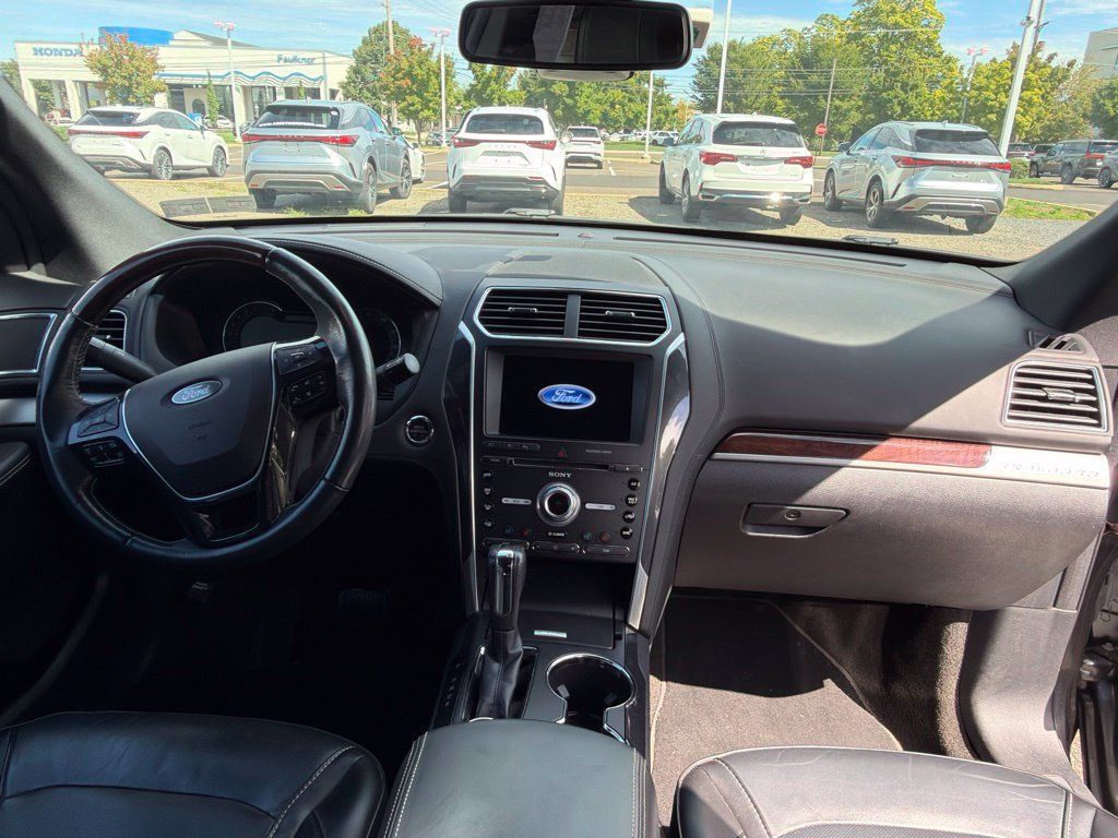 Used 2018 Ford Explorer Platinum AWD/4WD image 9