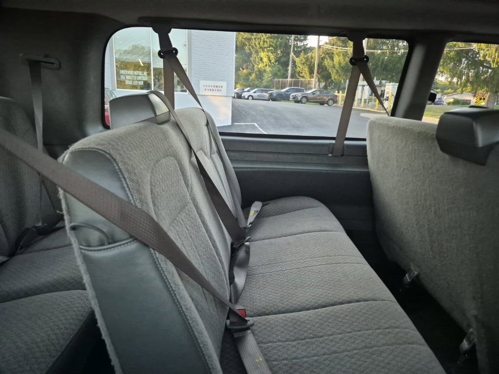 Used 2024 Chevrolet Express 3500 LT w/ LT Preferred Equipment Group RWD image 5