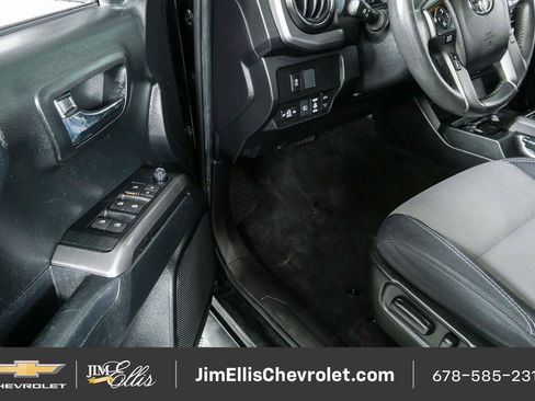 Used 2021 Toyota Tacoma TRD Off-Road w/ Technology Package AWD/4WD image 7
