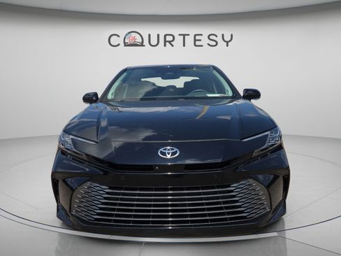 Used 2025 Toyota Camry XLE w/ Premium Plus Package FWD image 8