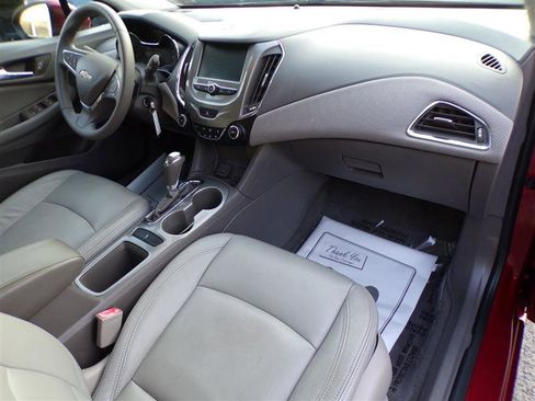 Used 2017 Chevrolet Cruze LT image 24