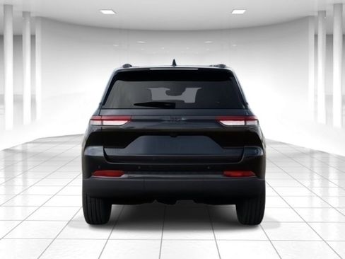 New 2025 Jeep Grand Cherokee Limited w/ Black Appearance Package image 7