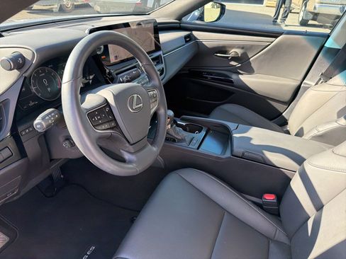 Used 2025 Lexus ES 350 w/ Premium Package image 6