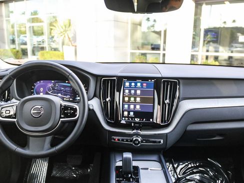 Used 2025 Volvo XC60 B5 Plus image 13