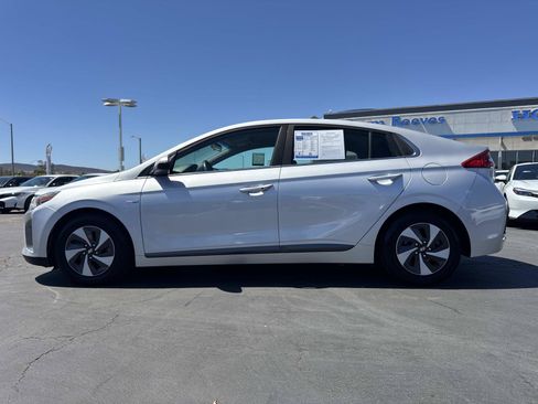 Used 2017 Hyundai Ioniq SEL FWD image 2