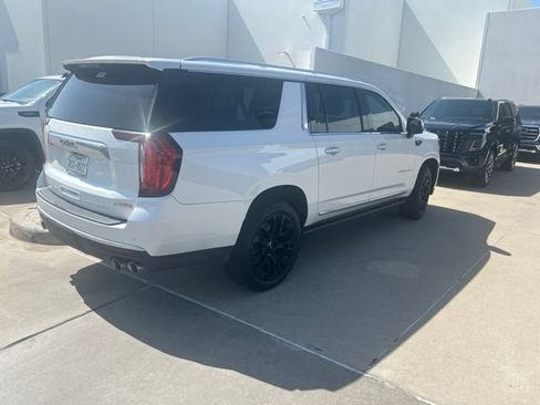 Used 2022 GMC Yukon XL Denali AWD/4WD image 4