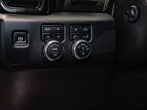 Used 2025 GMC Sierra 1500 AT4 w/ Technology Package image 21