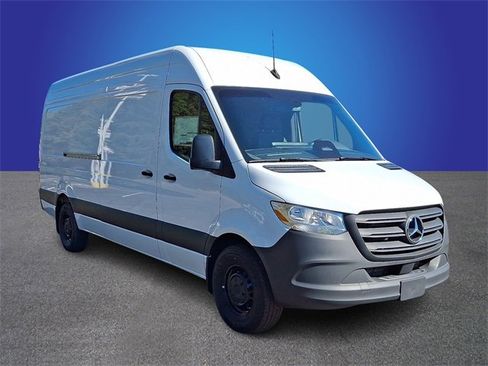 Used 2025 Mercedes-Benz Sprinter 2500 image 3