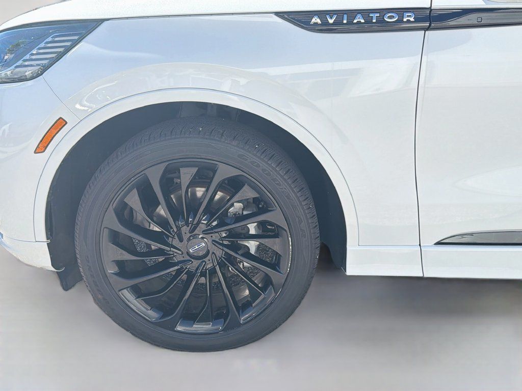 Used 2025 Lincoln Aviator Reserve w/ Luxury Package RWD image 34