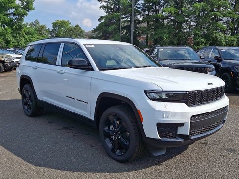 New 2025 Jeep Grand Cherokee L Altitude image 2