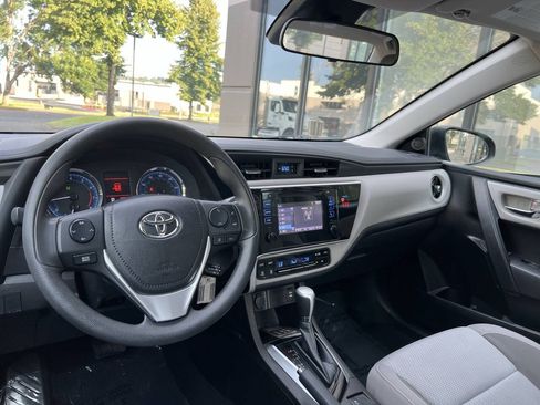 Used 2019 Toyota Corolla LE w/ Carpet Mat Package (TMS) FWD image 14