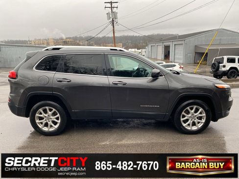 Used 2015 Jeep Cherokee Latitude image 4