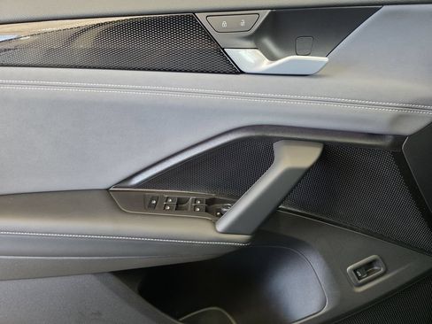 New 2026 Volkswagen Tiguan SE FWD image 19