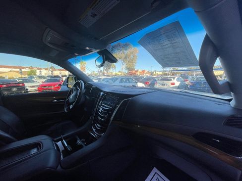 Used 2017 Cadillac Escalade 2WD image 11