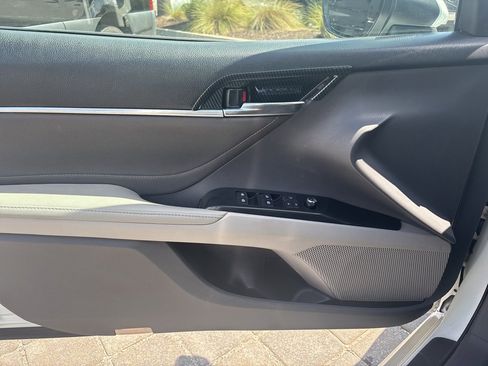 Used 2018 Toyota Camry XSE image 12