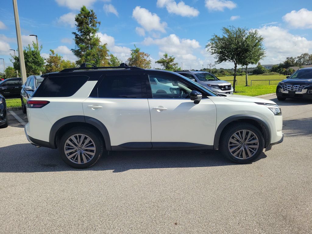 Certified 2023 Nissan Pathfinder SL w/ SL Premium Package FWD image 6
