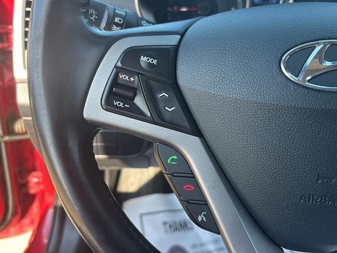 Used 2017 Hyundai Veloster FWD image 16