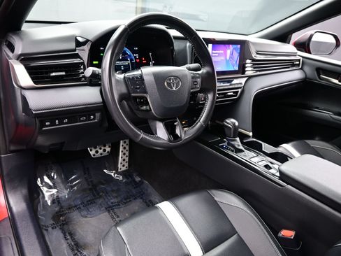 Used 2025 Toyota Camry SE FWD image 13
