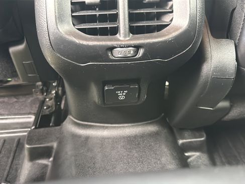 Used 2018 Jeep Cherokee Limited AWD/4WD image 20