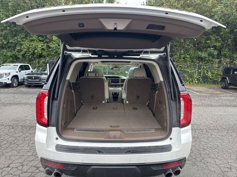 Used 2021 GMC Yukon Denali w/ LPO, Illumination Package AWD/4WD image 16