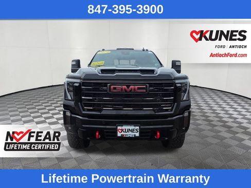 Used 2024 GMC Sierra 2500 AT4X image 2
