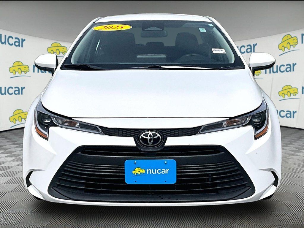 Used 2025 Toyota Corolla LE FWD image 2