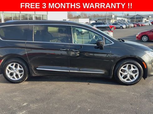 Used 2020 Chrysler Pacifica Touring-L Plus w/ Tire & Wheel Group image 9